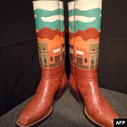 Yilda to'rt fasl etik kiyib yuradigan kim?