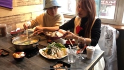 ลูกค้าชาวไทยที่มาอุดหนุนร้านแจ่วฮ้อนเป็นโต๊ะแรกของวันที่ 12 ก.พ. 2564 (New York)