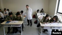 Murid-murid di Fatih College yang dikelola oleh para pengikut ulama Fethullah Gulen di Istanbul, Turki. (Foto: Dok)