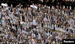 Pro-government protesters chant slogans after they perform the weekly Friday prayers during a rally in Sanaa, Yemen, Aug. 29, 2014.