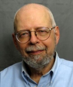 牛津互联网研究所研究员、牛津大学高级讲师布兰克 (Grant Blank)