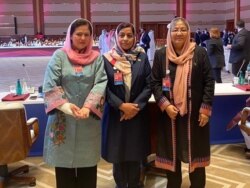 Qatardagi muzokaralarda qatnashayotgan afg'on ayollari