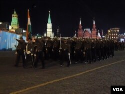 5月4日红场阅兵彩排中的印度军队 (美国之音白桦拍摄)