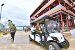 Presiden Jokowi meresmikan pabrik biodiesel PT Jhonlin Group di Tanah Bumbu, Kalsel, 21 Oktober 2021. (Foto: Agus Suparto/Twitter@Jokowi)