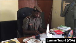 Adama Pamtaba, chargé de communication de la police municipale de Ouagadougou, au Burkina, le 12 novembre 2018. (VOA/Lamine Traoré)