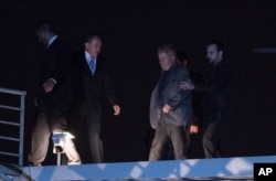 Former Brazilian president Luiz Inacio Lula da Silva, second right, arrives at the Federal Police Department in Curitiba, Brazil, April 7, 2018.