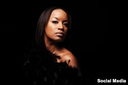 لوسیا ایوانز خواننده ایرلندی زیمباوه ای تبار یکی از متهم کنندگان هاروی واینستین است