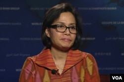 World Bank Managing Director Sri Mulyani Indrawati speaks during in a VOA interview, April 13, 2016.