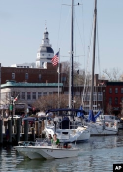 In this photo taken Wednesday, March 17, 2010, the dome of the Maryland State House is shown as a boat leaves the City Dock in Annapolis, Md. (AP Photo/Rob Carr)