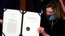 Vakillar palatasi spikeri Nensi Pelosi impichmentni imzoladi. 13-yanvar, 2021, Vashington shahri.