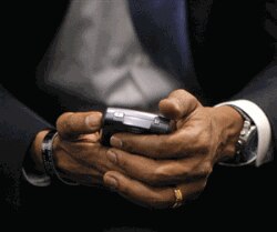 Tunis hukumati avvaliga global tarmoq, uyali telefonlarni to’sishga harakat qildi