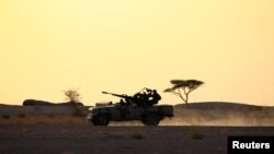 Des soldats du Polisario à Bir Lahlou, dans le Sahara occidental, le 9 septembre 2016.