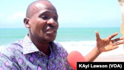Dodji Kouami Adjaho, géographe, enseignant chercheur à l'université de Lomé, spécialiste en gestion des risques côtiers et de l'environnement littoral au Togo, 19 septembre 2018. (VOA/Kayi Lawson)