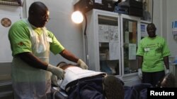 Kampanye sunat dilakukan untuk mencegah penyebaran AIDS di Harare, Zimbabwe (foto: dok).