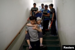 Residents living in a border village are evacuated to a shelter, just south of the demilitarized zone separating the two Koreas, in Yeoncheon, South Korea, Aug. 22, 2015.