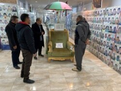 Kursi milik almarhum pemimpin Libya Moammar Gaddafi, dipajang di Museum Martir di Misrata, Libya, 16 Januari 2021. Gambar diambil 16 Januari 2021.