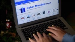 노트북 화면에 사이버먼데이 매출 현황이 떠 있다. (자료사진)