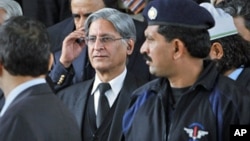 سینیٹر اعتزاز احسن