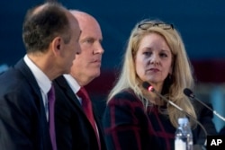 From left, Sierra Nevada Corporation CEO Fatih Ozman, Blue Origin CEO Bob Smith and SpaceX President and CEO Gwynne Shotwell appear as panelists at the first meeting of the National Space Council at the Steven F. Udvar-Hazy Center in Chantilly, Va., Oct. 5, 2017.