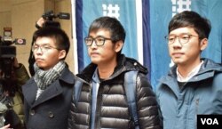 지난 2014년 홍콩 민주화 운동 '우산혁명'이끈 주역들. 왼쪽부터 조슈아 웡 데모시스토당 비서장, 알렉스 차우 전 홍콩전상학생연회 비서장, 네이선 로 데모시스토당 주석.