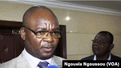 Victor Bienvenu Kouama dans la nuit du 18 octobre 2017 après les négociations, à Brazzavile, Congo. (VOA/Ngouela Ngoussou)