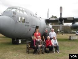 Pilot Mack Secord (top right) is reunited with the former hostages he flew to safety in 1964. (Bottom row from left) Marilyn Wendler, Bob McAllister, Jean and Al Larson. (Top row from left) Ruth Reynard and Larry Southard.(VOA/P. Graitcer)