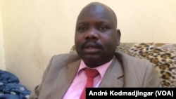 Mahamat Nasradine Moussa secrétaire général adjoint de la confédération indépendante syndicale du Tchad à N'Djamena, Tchad, 21 mars 2017. (VOA/André Kodmadjingar)