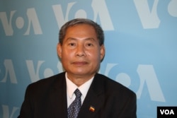 រូបឯកសារ៖ លោក ប្រាក់ សេរីវុឌ្ឍ ប្រធាន​ប្រតិបត្តិ​នៃ​សហព័ន្ធ​ខ្មែរ​កម្ពុជា​ក្រោម ធ្វើ​ទស្សនកិច្ច​នៅ​ការិយាល័យ VOA ក្នុង​រដ្ឋធានី​វ៉ាស៊ីនតោន​ កាលពីថ្ងៃទី៣១ ខែសីហា ឆ្នាំ២០១៧។