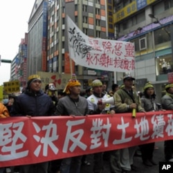 反核游行队伍经过台北街头