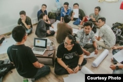 Anak-anak muda yang kreatif berkesempatan berbagi ilmu dalam Hack a farm. (Foto: Indmira)