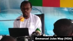 Jean-Jacques Ekindi à Douala annonce son ralliement à Paul Biya, le 19 septembre 2018. (VOA/Emmanuel Jules Ntap)