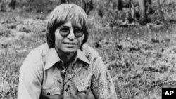 Western singer John Denver, 1997.