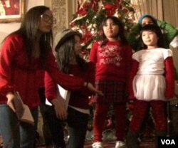 Kelompok remaja dari berbagai gereja dalam pertunjukan Natal ala 'High School Musical.'