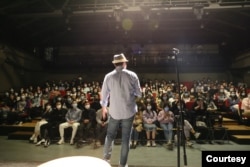 资料照：北京鼓楼某剧场的一个脱口秀表演现场