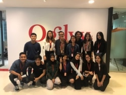 Maura Munaf bersama rekan-rekan saat magang di Indonesia (dok: Maura Munaf)