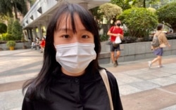 26岁的观塘区议员梁凯晴因去年六四烛光悼念集会，承认参与未经批准集结罪，被法官撤销保释，即时还柙等候判刑 (美国之音/汤惠芸)