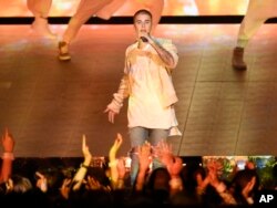 Justin Bieber performs at the Billboard Music Awards at the T-Mobile Arena.