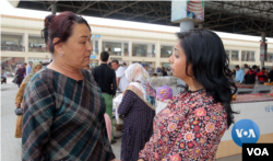 Andijon bozorida xotin-qizlar qo'mitasi raisi Saida Shermatova "Amerika Ovozi" bilan suhbatda