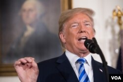 도널드 트럼프 미국 대통령이 8일 백악관 외교 응접실에서 이란 핵협정 탈퇴를 발표하고 있다.