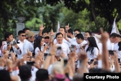 Capres nomor urut 02 Prabowo Subianto disambut ribuan pendukungnya dalam "Fun Walk" di Jakarta, Sabtu lalu (2/2) (foto: courtesy).