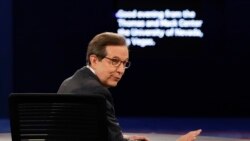 Moderator Chris Wallace of FOX News looks at the audience and asks them for silence before the third presidential debate at UNLV in Las Vegas, Oct. 19, 2016.