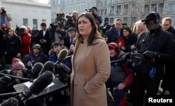 새라 샌더스 백악관 대변인이 18일 기자들에게 도널드 트럼프 대통령과 김영철 북한 노동당 부위원장의 면담 결과를 설명하고 있다.