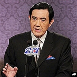 马英九总统在辩论会上发言