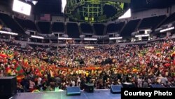 Namoota Dr. Abiyyii fi jila isaanii simachuudhaa waltajjii qophaahetti eegaa jiran,Taargeeti Seenter, Minisootaa, Adoolessa 30, 1918