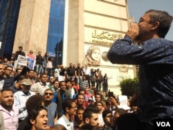 Overt government opposition on the streets has been rare in the past two years, but protesters say the islands were “the straw that broke the camel’s back” in downtown Cairo, April 15, 2016. (VOA/H. Elrasam)