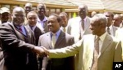 SPLM leader John Garang and first vice president Ali Osman Taha, prominent backers of the Comprehensive Peace Agreement