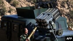 Iraqi Kurdish forces take part in an operation backed by US-led airstrikes in the northern Iraqi town of Sinjar to retake the town from the Islamic State group and cut a key supply line to Syria, Nov. 12, 2015.