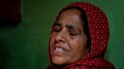 Mother of Kashmiri student Inayat Altaf Sheikh, who was arrested under sedition and other charges in Uttar Pradesh for posting congratulatory messages in support of Pakistani cricket team, breaks down into tears. (VOA/Faisal Bashir)