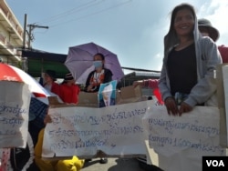 According to workers, W&D Cambodia had refused to pay the former staff last month, Phnom Penh, Cambodia, Saturday, January 5, 2019. (Hul Reaksmey/VOA Khmer)