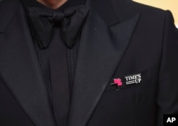 Edgar Ramirez wears a Time's Up pin at the Golden Globe Awards in Beverly Hills, California on January 7, 2018. (Photo by Jordan Strauss/Invision/AP)